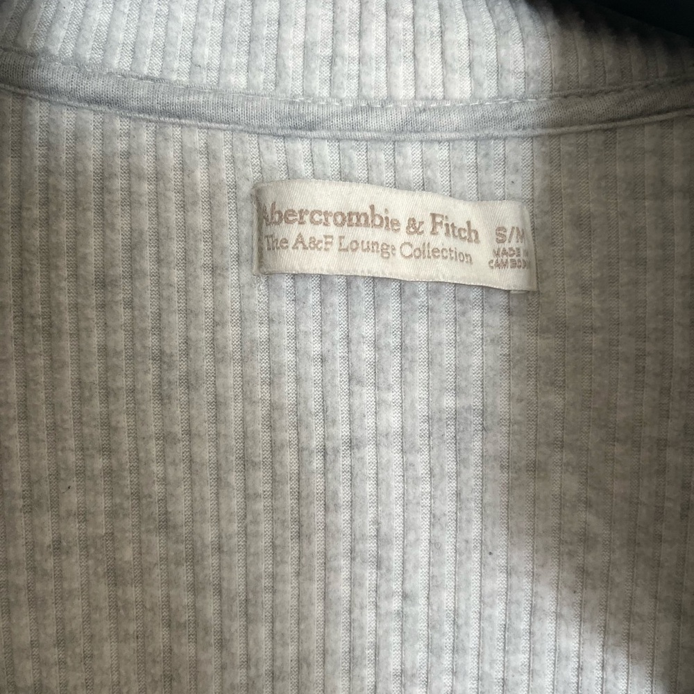 Abercrombie & Fitch Lounge Collection Gray Zip-Up Sweatshirt S/M - Picture 3 of 3